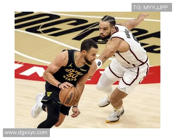 金州勇士与休斯敦火箭第四场激战回顾与精彩瞬间分析